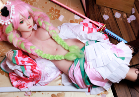 【福利局】以恋为名，执剑护世~白桃COS最可爱的蜜璃酱~