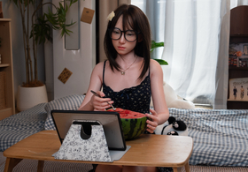 番茄的绯红晕染了少女心事