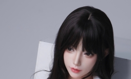 想看这件衣服下面吗？
