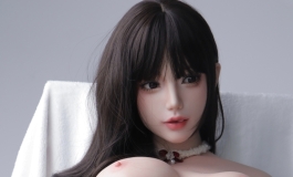 想看这件衣服下面吗？3