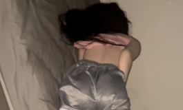 趁她睡着偷偷玩弄