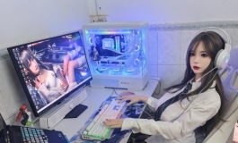 新组装的电脑，让小玥上手体验一下