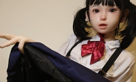 穿着制服小妹妹。