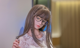 【胶享樂】萌音 165cm 6.0硅胶 真人皮纹 躺在床上的萌妹 [上集]