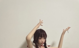 奈子太大也有烦恼，买不到合适衣服