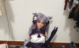 暴雨科技小猫6号同学，刻晴旗袍cos服。