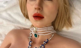 同一顶金发，三种不同风格