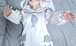 穿上新衣服的宝更加乖巧可爱