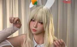 🐰【房间里的金色兔耳少女：小葵的等待】🐰