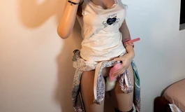 彩线轻缠红玉臂，小符斜挂绿云鬓