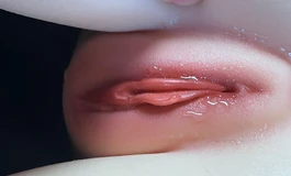 面对小井优子陰唇紅豔欲滴的逼，逼我如禽兽般的舔舐着