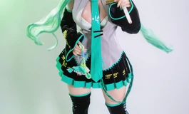 miku酱。。啃葱啃胖了！