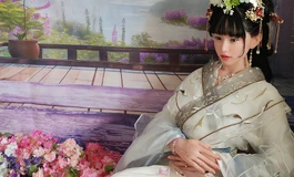 第四集 欧皇与梦贵妃 蜜月期桃花坞之行 山清水秀 桃花朵朵 梦贵妃褪去衣裳 风骚诱惑 太迷人了 评论祝福二字 即可！