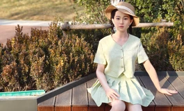 悠闲下午看南洋早报的丁火夫人