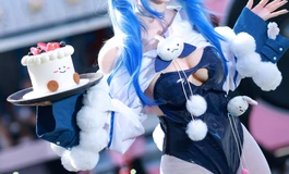 167楚玥COS碧蓝航线-拉菲 II