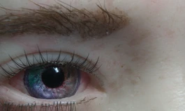 冬天吃香菜娃娃美瞳眼