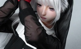 这只野生的霜降修女不肯跟我契约，所以我把她囚禁起来了