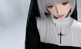 这只野生的霜降修女不肯跟我契约，所以我把她囚禁起来了