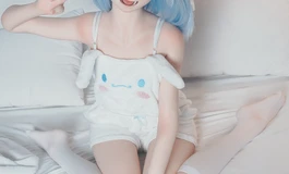 谁能拒绝软fufu玉桂狗!Kira Dols·梅川库子睡衣拍摄分享 这次穿了裤子哦~