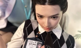 【返图】 学院制服，少女佳米登场
