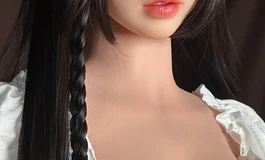 序界丨纯白洛丽塔的暗黑陷阱：当无辜少女穿上这身“待拆封”的蕾丝礼裙