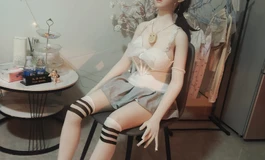 去了体验馆 这家娃娃太重了玩不动 不过还是挺爽的