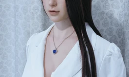 白色西装裙女子，圣洁之美