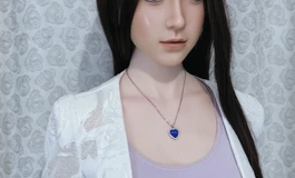 白色小西装女子，皎洁如玉