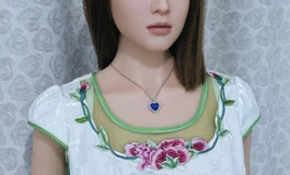 白绿拼色连衣裙女子，身材一流，气质优雅