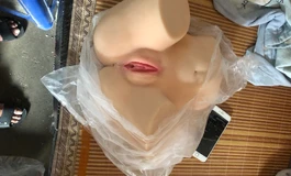 出娃半身臀杯子头雕娃娃纸箱