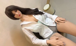 白衬衣展示身材