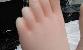 彼之良里次元娃娃被坑，小白求救。