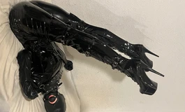 朋克胶衣女王