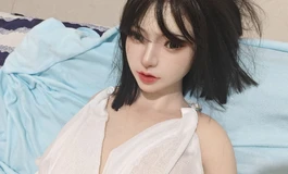 悦互动，158型号，头身一体；凡瑞艺术，绝版153B型号